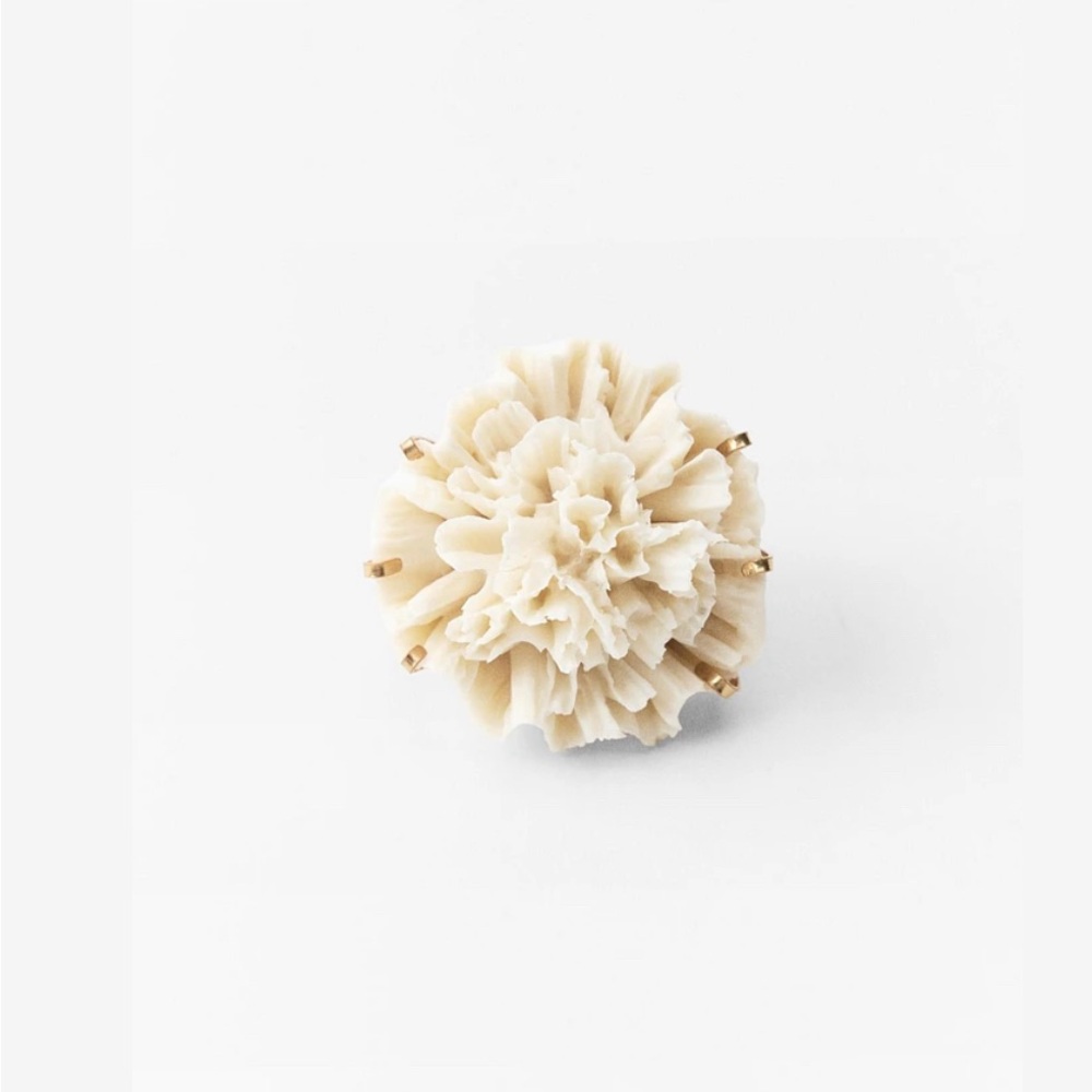 Zara Resin White Flower Faux Coral Chunky Gold Ring Size 6 Brass Bohemian Resort